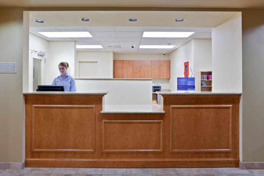 Candlewood Suites Lakewood, An Ihg Hotel Екстериор снимка
