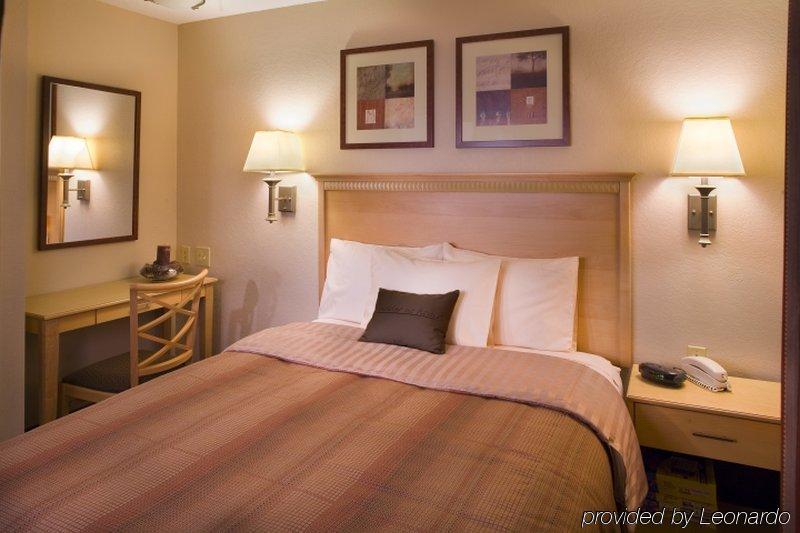 Candlewood Suites Lakewood, An Ihg Hotel Стая снимка